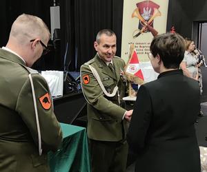 Nadanie sztandaru dla 16 WOG