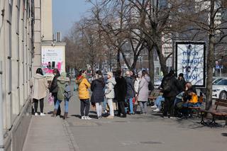  Kolejki pod urzędem pracy dla uchodźców. Chętnych przybywa, ofert coraz mniej