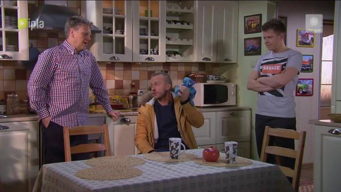 Pierwsza miłość odcinek 2435 Grzegorz (Jan Jankowski) Filip Błażej (Paweł Krucz)