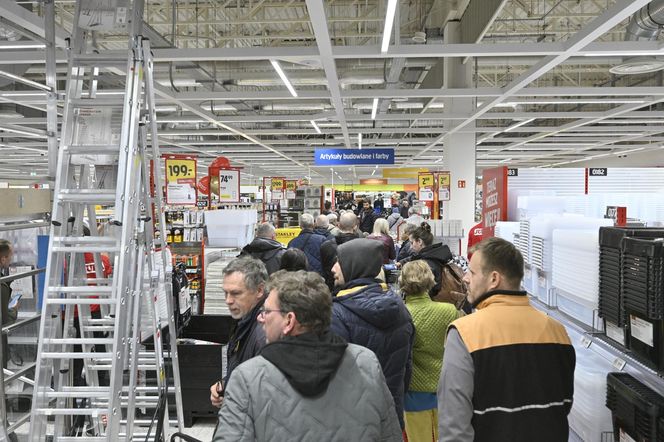 Wielkie otwarcie sklepu szwedzkiego giganta w Warszawie. Były gigantyczne promocje i długie kolejki