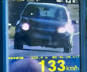 Niebezpiecznie szybko przez miejscowość. Za kółkiem 26-latek