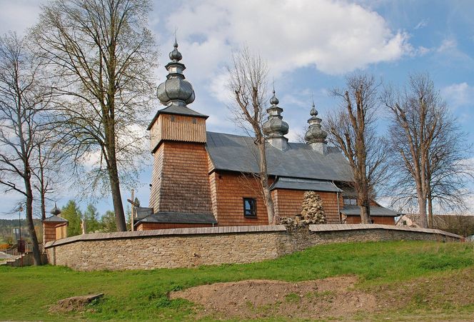 To dawna wieś królewska w Małopolsce. Słynie z najpiękniejszej cerkwi w regionie