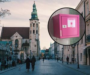 Coraz więcej różowych skrzyneczek w Krakowie. Na czym polega inicjatywa?