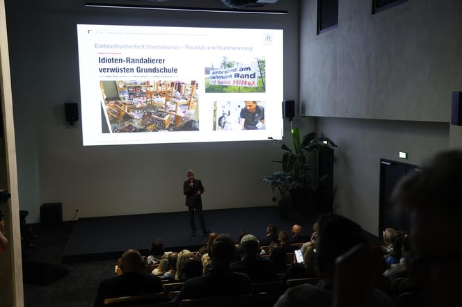 Okna Wiśniowski - konferencja