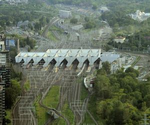 To najbrzydsze dworce kolejowe w Polsce. Zobacz spektakularne metamorfozy 