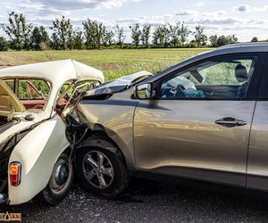 Wypadek śmiertelny pod Kluczborkiem. Zginęli kierowca i pasażer zabytkowej syreny