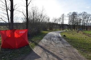 Tragiczny wypadek w Jaworze pod Bełchatowem. Kierowca quada rozbił się na drzewie