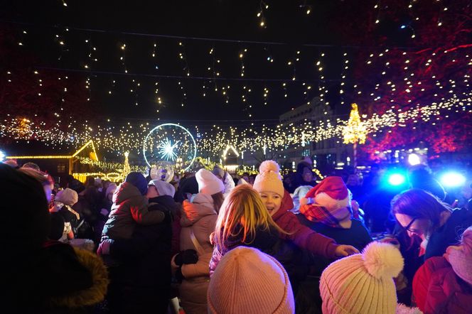 Wizyta świętego Mikołaja na Placu Wolności w Poznaniu