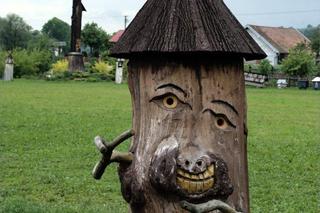 Ta wieś w Małopolsce słynie z pszczelarstwa. Znajdują się w niej najpiękniejsze ule w Polsce