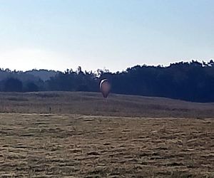 Podejrzane balony spadły na Warmii i Mazurach. Policja apeluje do mieszkańców