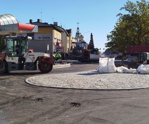 Na ul. Floriańskiej w Siedlcach powstaje nowe rondo ósemkowe i nowa nawierzchnia