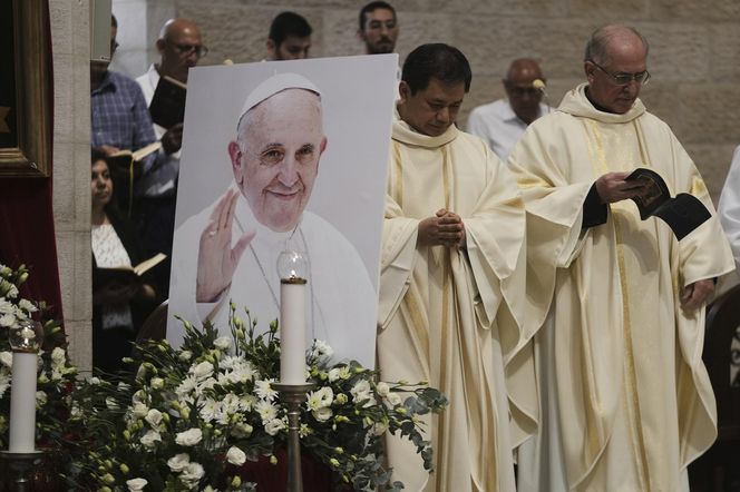 Księżna Kate nieobecna na pogrzebie papieża! Książę William był sam