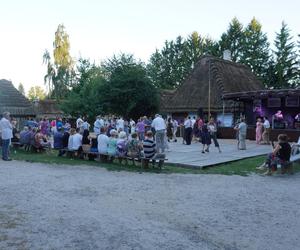 Sielanka na parkiecie w Muzeum Wsi Lubelskiej pod gołym niebem! Za nami kolejna potańcówka w rytmie miejskiego folkloru z Warszawy i Lwowa