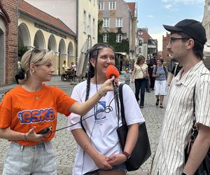 Tłumy przyjezdnych i uśmiechy na twarzach. Wakacyjny patrol Eska Summer City na olsztyńskiej Starówce