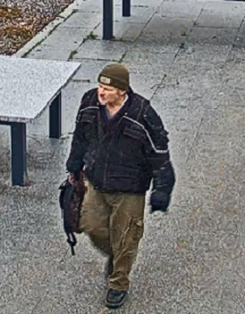 Damski bokser zaatakował kobietę w centrum Torunia. Policja prosi o pomoc