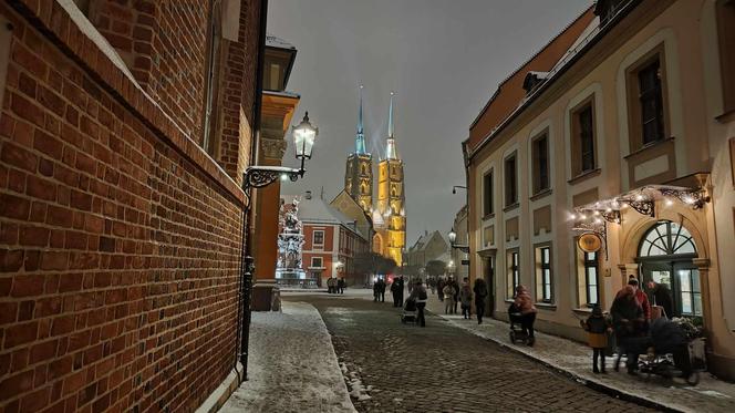 Ostrów Tumski we Wrocławiu w zimowej odsłonie. To miejsce trzeba odwiedzić [zdjęcia]