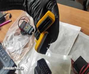 Kradli auta na potęgę, teraz odpowiedzą przed sądem