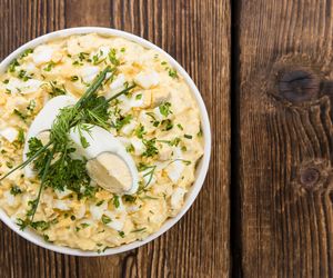 Chrzan dodaje pazura! Ekspresowa sałatka jajeczna na Wielkanoc