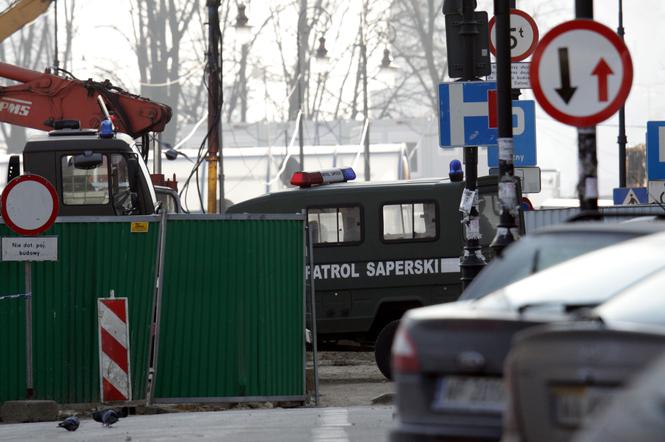 WARSZAWA: Niewybuch SPARALIŻOWAŁ centrum - ZDJĘCIA