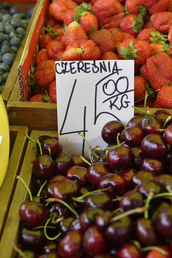 Ceny warzyw i owoców zwalają z nóg! Drożyzna na warszawskich bazarach 