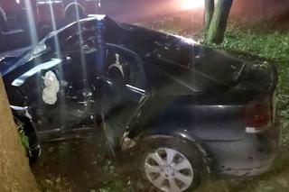 Wypadek na trasie Kowalewo - Mikuty. Samochód uderzył w drzewo. Kierowca w ciężkim stanie trafił do szpitala [ZDJĘCIA]