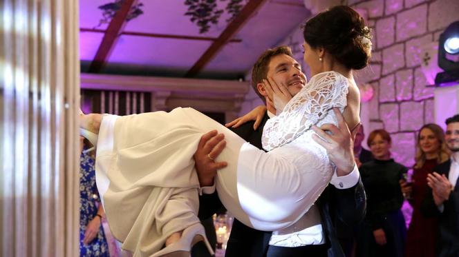 M jak miłość, odc. 1505. Iza (Adriana Kalska), Marcin (Mikołaj Roznerski)