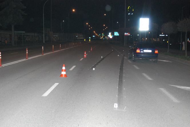 Przemyśl: Kompletnie pijany mężczyzna wszedł wprost pod koła samochodu [ZDJĘCIA]