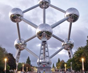 Atomium - metalowa konstrukcja pojawiła się w Brukseli w 1958 roku z okazji wystawy Expo 58