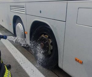 Pożar autokaru przewożącego dzieci na A4! Dramatyczne sceny pod Wrocławiem