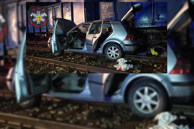 Koszmarny wypadek na torach pod Radomiem! Pociąg huknął w volkswagena. W środku pięcioro nastolatków [ZDJĘCIA]