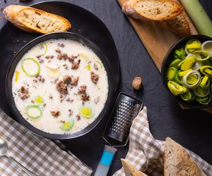 Zupa z pora z serkiem i mięsem mielonym