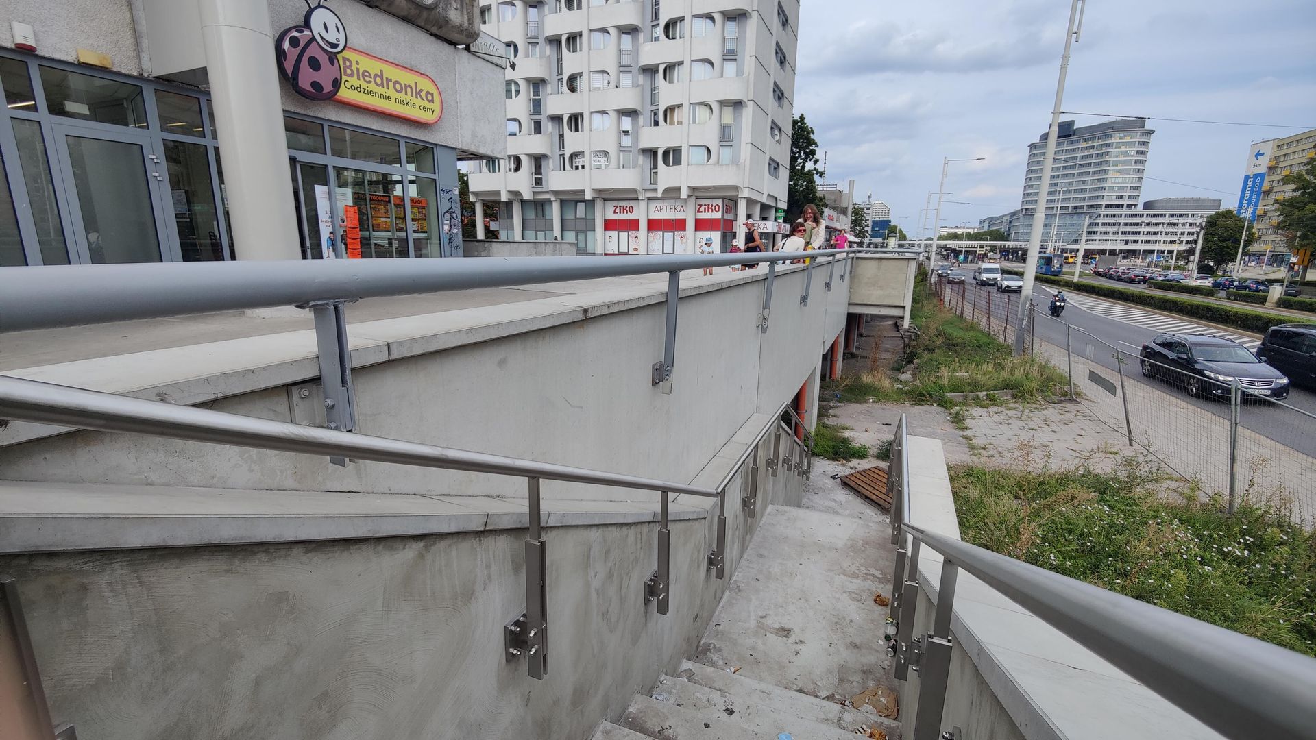 Remont esplanady przy Sedesowcach we Wrocławiu
