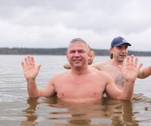 Było gorąco! Lubelskie morsy dały pierwszego w tym roku nura