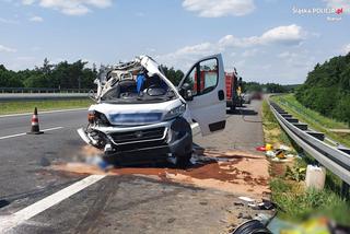 Śląskie: Śmiertelny wypadek na autostradzie A4. Bus zderzył się z ciężarówką, nie żyje jedna osoba