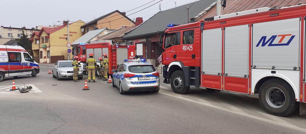 Zderzenie auta osobowego ze skuterem u zbiegu Targowej z Iłżecką