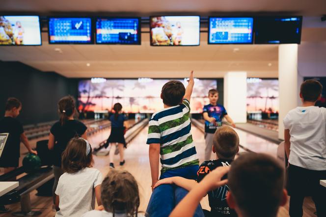 Aloha Food, Bowling & Club.