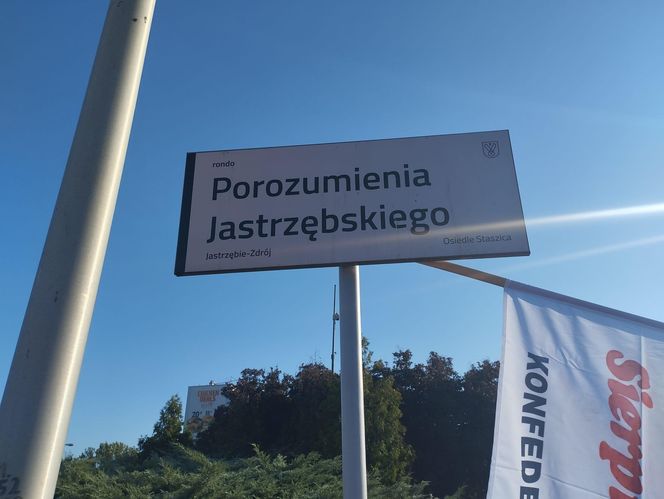 Protest górników w Jastrzębiu-Zdroju. Blokują kluczowe rondo i główne drogi