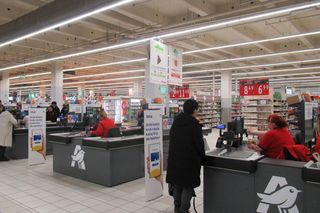 Pilny komunikat Auchan. Sieć wycofuje przyprawę popularnej marki