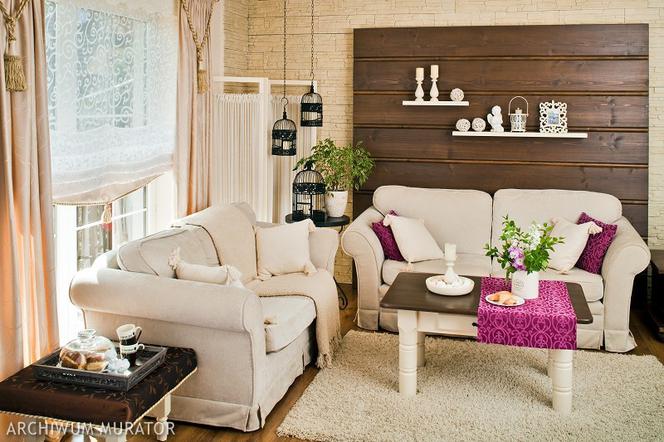 Meble do salonu: biała sofa w salonie. 10 inspiracji salonu z białą sofą