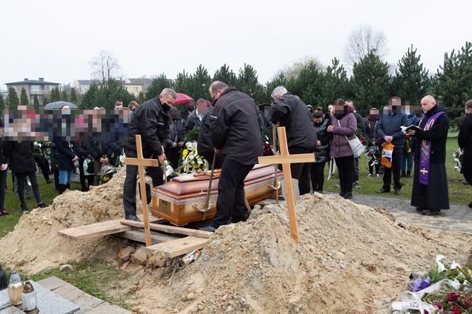 Na pogrzebie Janusza łzy lały się strumieniami. Żona motocyklisty miała tylko jedną prośbę. Ksiądz był w szoku