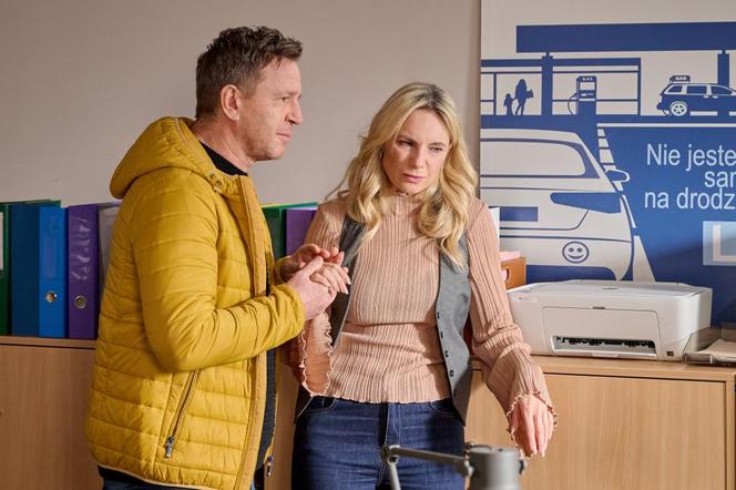 Na Wspólnej, odc. 3794: Monika (Sylwia Gliwa), Wojtek (Wojciech Błach)