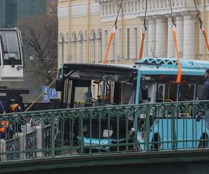 Rosja/ Autobus wpadł do rzeki w Petersburgu – trzy osoby nie żyją