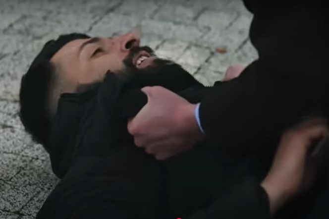 Ziya rzuci się Cicek na ratunek. Uda się mu obezwładnić napastnika! 