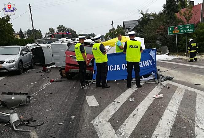 Lubelskie: Karambol na krajowej „17”. Dwie osoby nie żyją