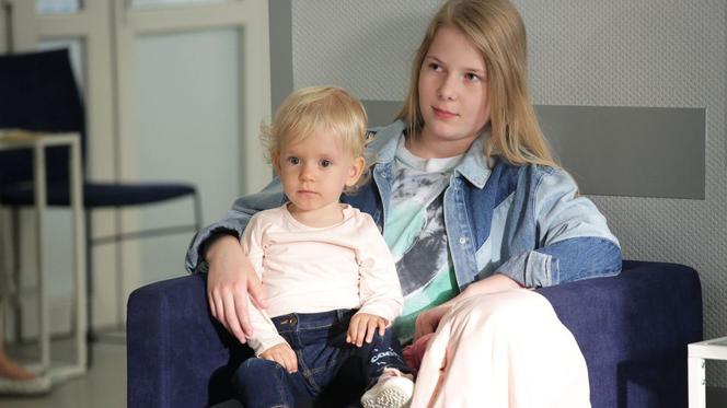 M jak miłość odc. 1533. Lenka (Marysia Głowacka), Emilka (Julia Kempka)