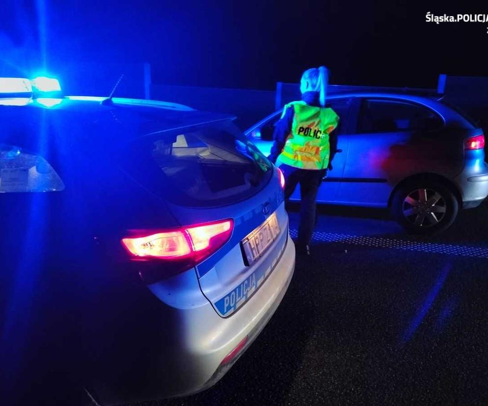 24-latek prowadził pijany zygzakiem i policjanci musieli go wyciągać z auta siłą