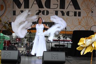 Było spotkanie z modą, muzyką i samochodami z lat 20. w Korczewie. Za nami impreza „Magia lat 20-tych” 2025