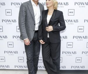 Paweł Orleański tłumaczy się ze schadzki. Tak całuje na każdym spotkaniu biznesowym