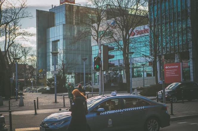 Watcher jako sygnalizator świetlny w centrum Poznania