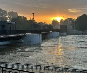 Powódź w Nysie. Wał przy Wyspiańskiego uszczelniony